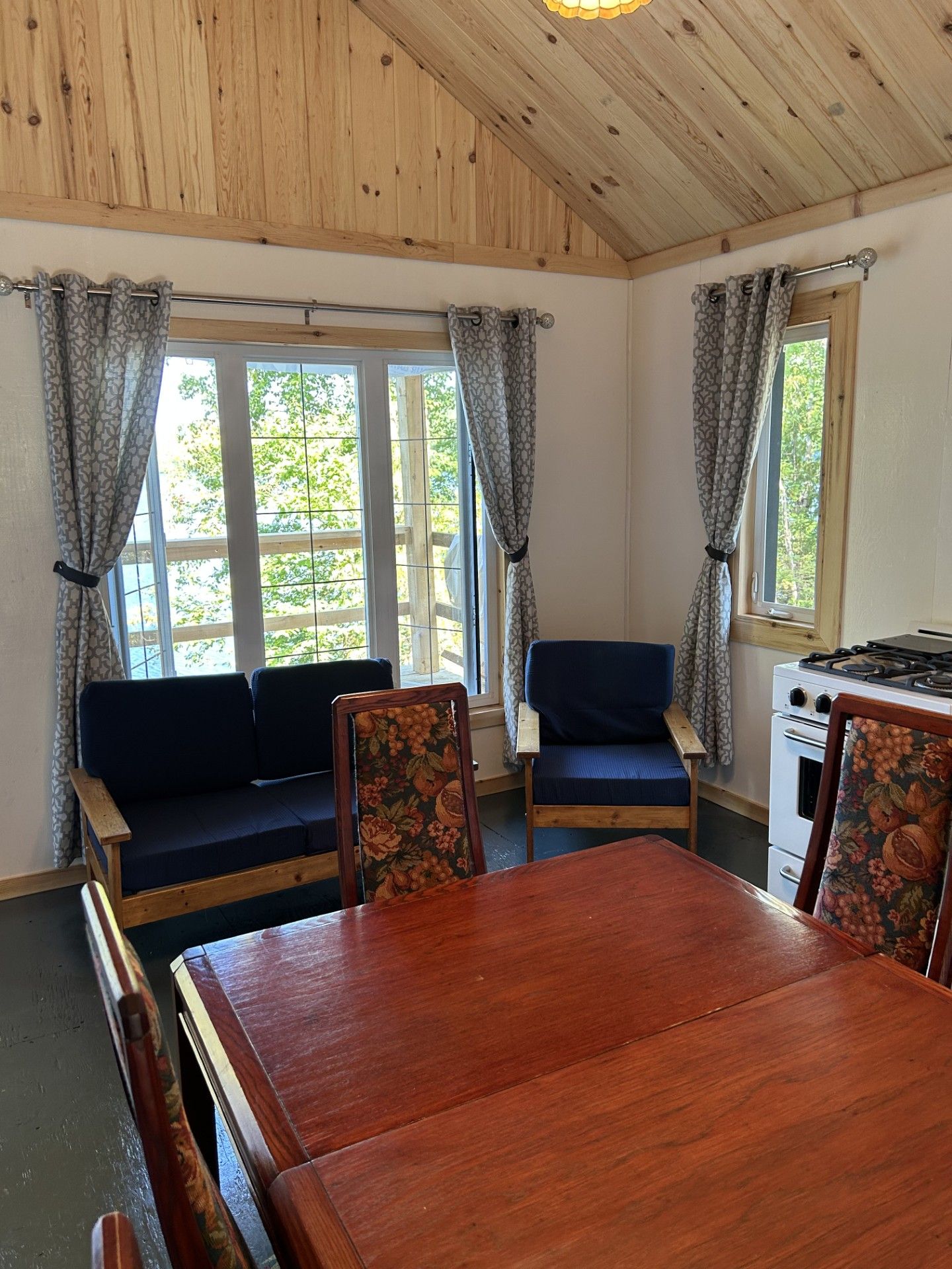Chalet #7 — Pourvoirie Menjo – Pourvoirie Menjo