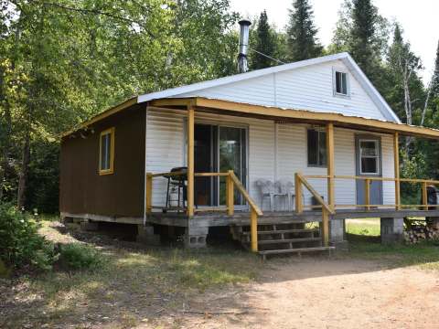 Cabin F-2 – Pourvoirie Menjo
