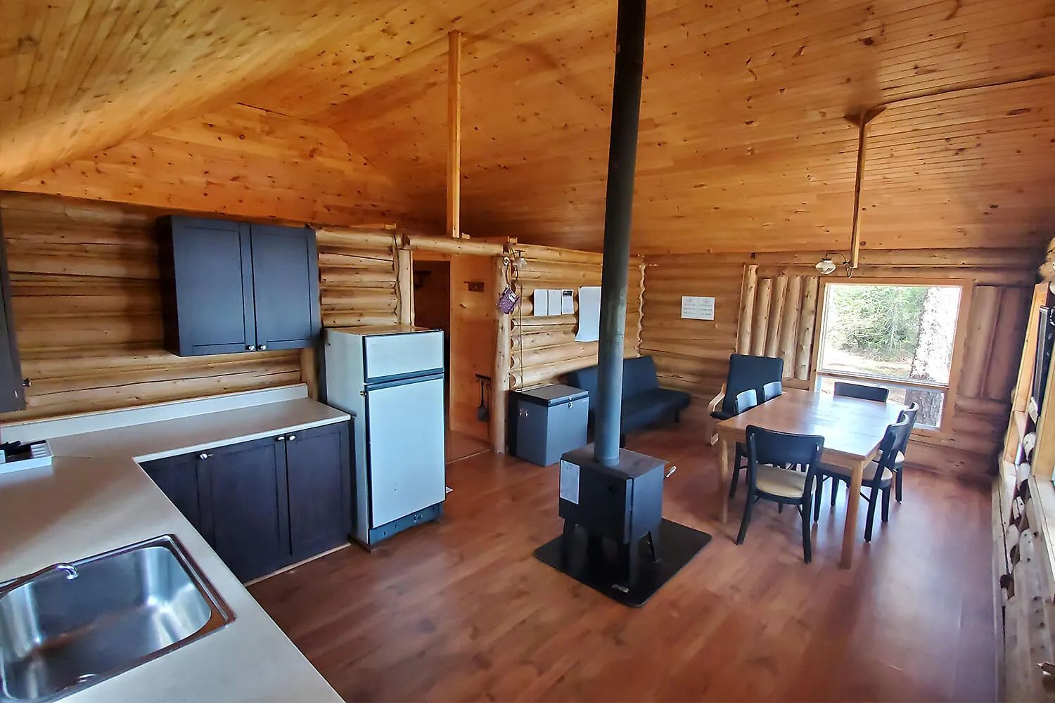 Cabin #15 - Saraana West Bay — Pourvoirie Sauterelle – Pourvoirie Sauterelle