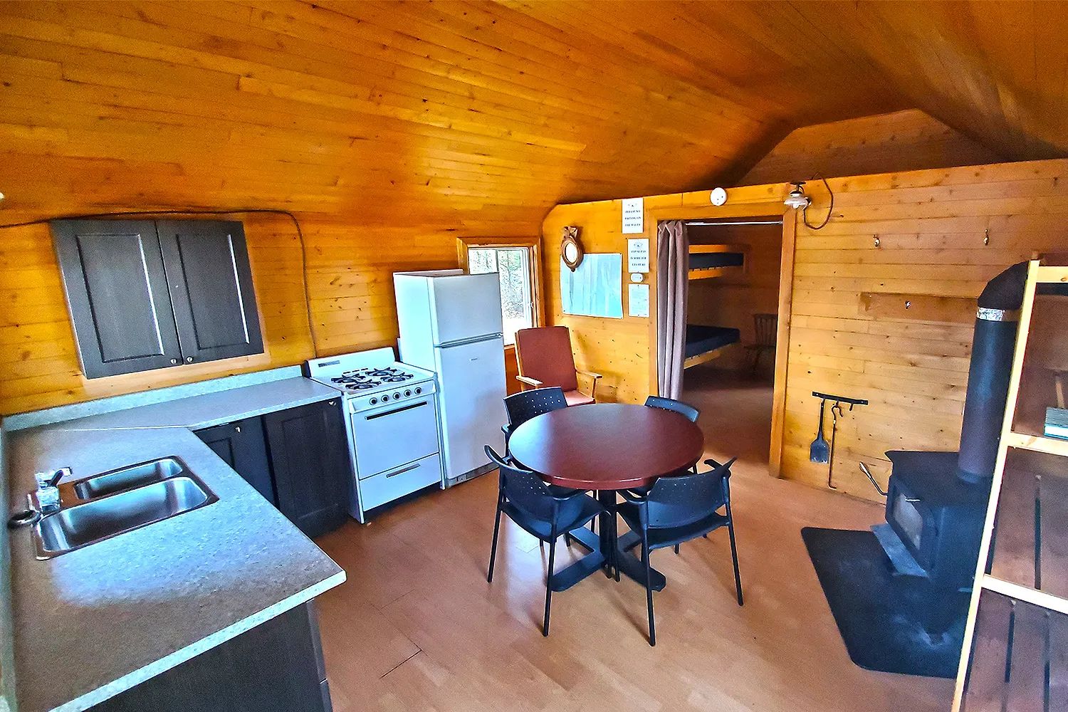 Chalet #16 - Baie Saraana Ouest — Pourvoirie Sauterelle – Pourvoirie Sauterelle