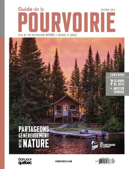 Le chalet est situé au bord de l'eau avec un accès direct à un quai privé.