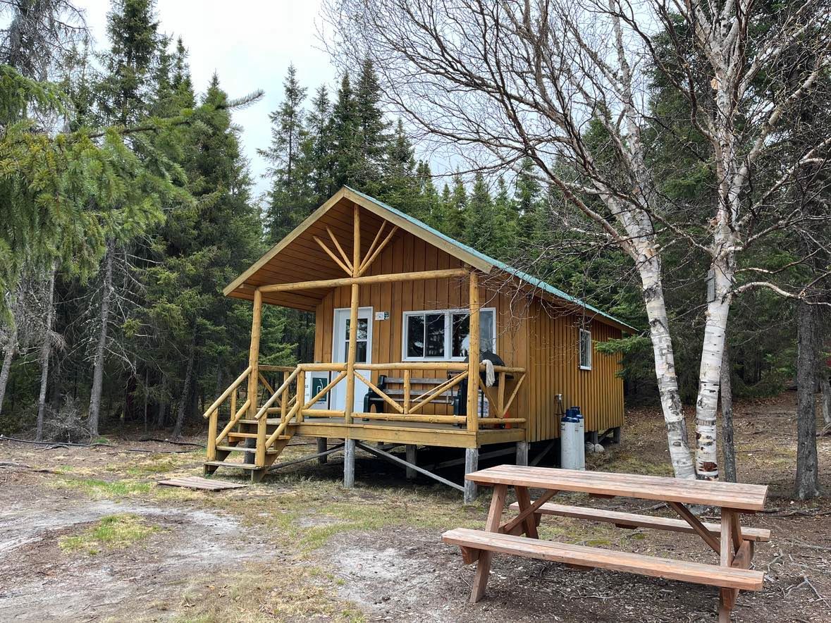 Chalet #40 - Baie Plamondon — Pourvoirie Sauterelle – Pourvoirie Sauterelle