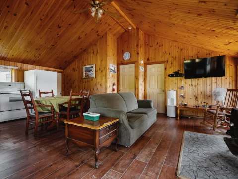CABIN 1 – Auberge la Barrière (2014)