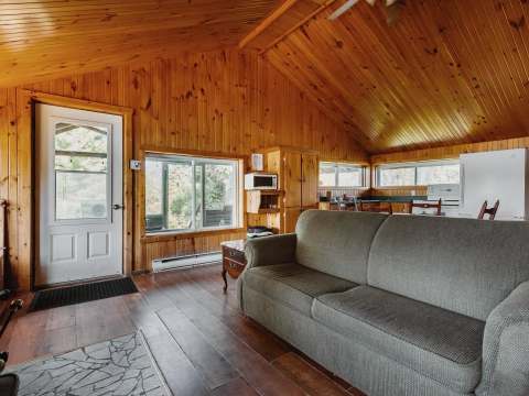 CABIN 1 – Auberge la Barrière (2014)