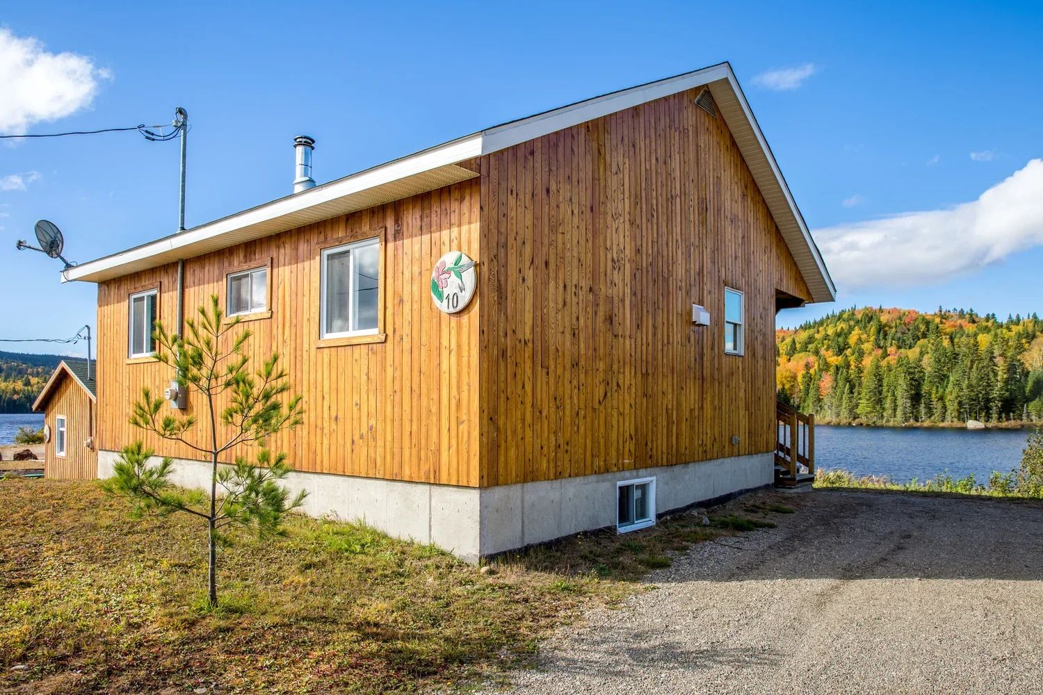 CABIN 10 – Auberge la Barrière (2014)