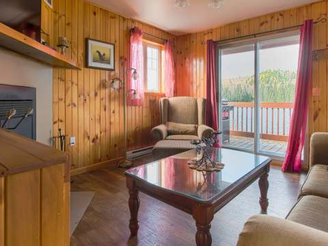 CABIN 10 – Auberge la Barrière (2014)
