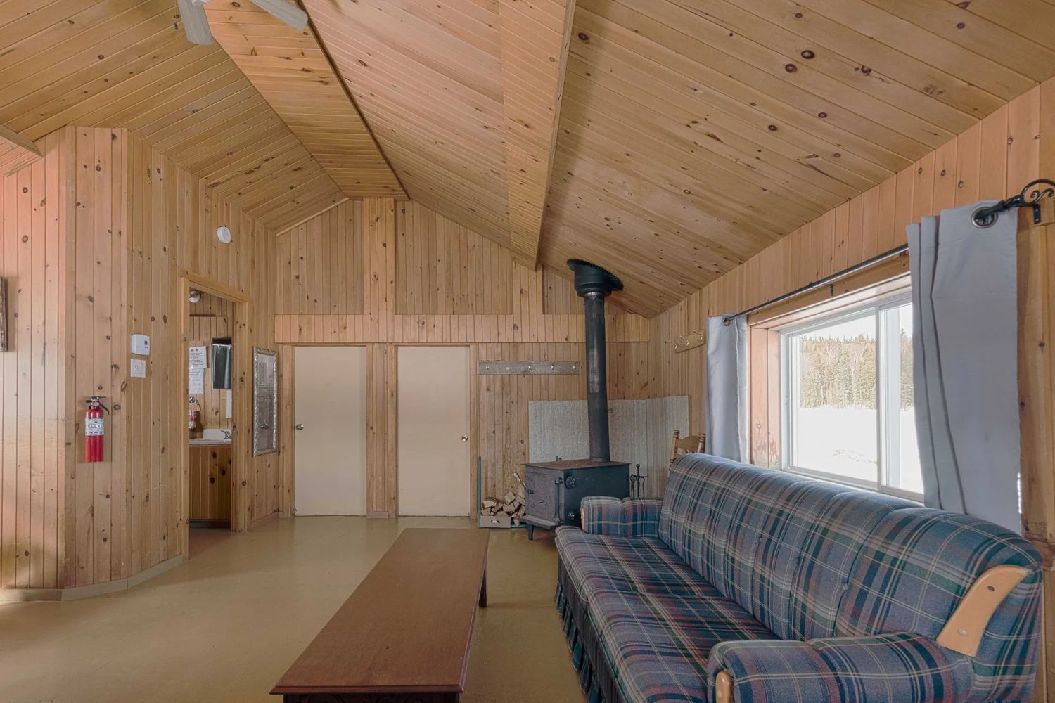 CABIN 5 — Auberge la Barrière (2014) – Auberge la Barrière (2014)