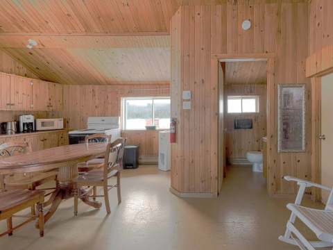CABIN 5 – Auberge la Barrière (2014)