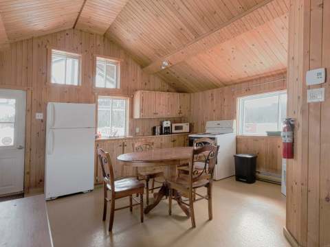 CABIN 5 – Auberge la Barrière (2014)