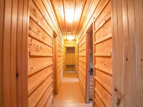 CABIN 6 – Auberge la Barrière (2014)