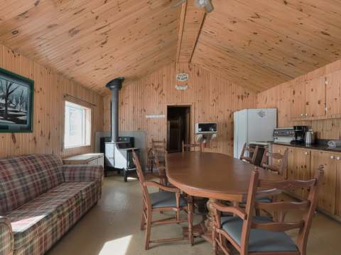 CABIN 6 – Auberge la Barrière (2014)