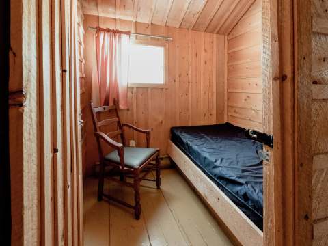 CABIN 6 – Auberge la Barrière (2014)