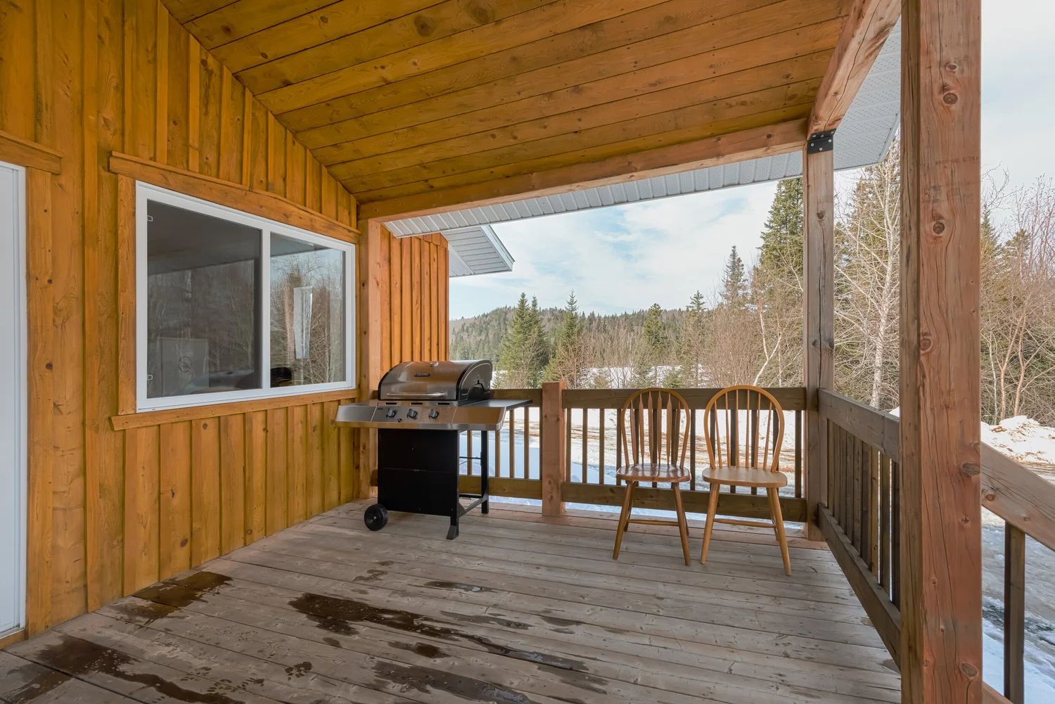 Cabin SEMI-DETACHED (JUMELÉE) located in the center of the site. — Auberge la Barrière (2014) – Auberge la Barrière (2014)