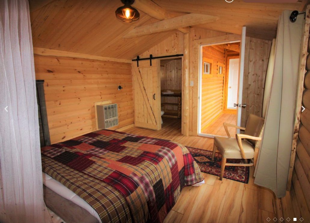 Chalet de groupe — Auberge Wedge Hills Lodge - Circuits Péninsule d'Or – Auberge Wedge Hills Lodge - Circuits Péninsule d'Or