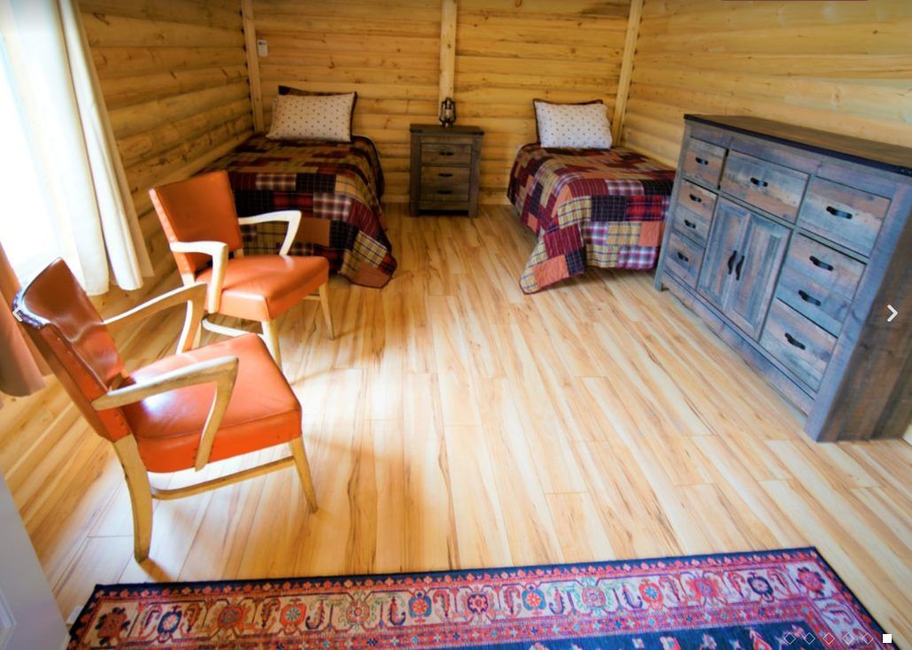 Chalet de groupe — Auberge Wedge Hills Lodge - Circuits Péninsule d'Or – Auberge Wedge Hills Lodge - Circuits Péninsule d'Or