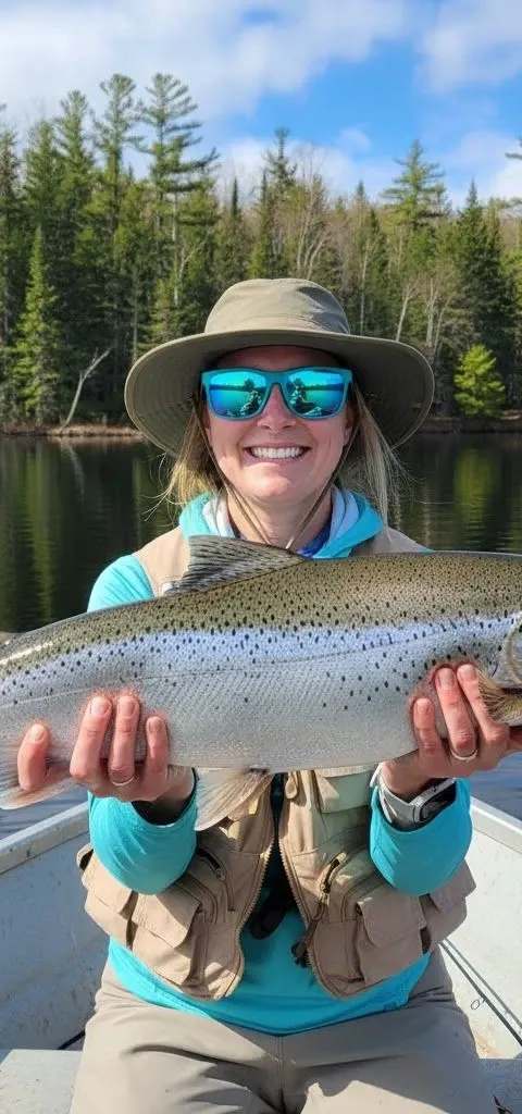 Pêche Ouananiche chez Aventures Kiamika, Laurentides, Québec
