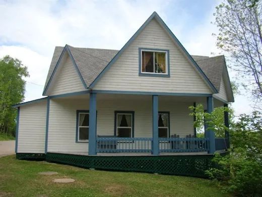 Cabin Huit Pignons Cottage — Chalets des Bouleaux – Chalets des Bouleaux