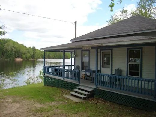 Chalet Sur-le-Lac — Chalets des Bouleaux – Chalets des Bouleaux