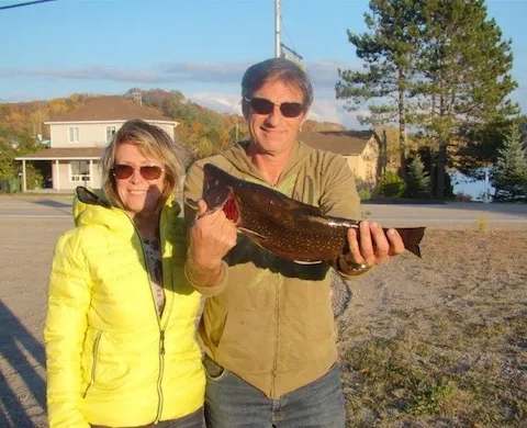 Pêche Truite mouchetée chez Chalets des Bouleaux, Laurentides, Québec