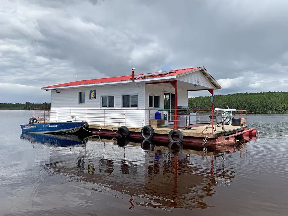 Houseboat 90 — Chalets Gouin Chasse et Pêche – Chalets Gouin Chasse et Pêche