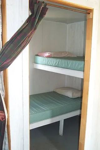 Bateau-maison Bateau maison Millénaire — Chalets Gouin Chasse et Pêche – Chalets Gouin Chasse et Pêche