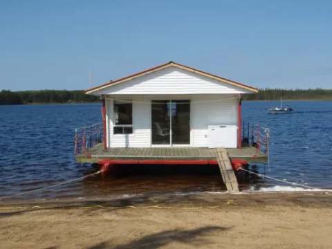 Pingouin houseboat – Chalets Gouin Chasse et Pêche