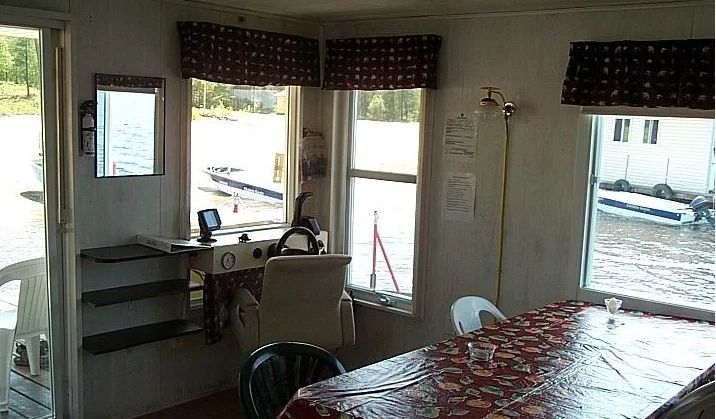 Chalet Bateau maison Pingouin — Chalets Gouin Chasse et Pêche – Chalets Gouin Chasse et Pêche