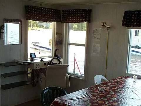 Bateau maison Pingouin – Chalets Gouin Chasse et Pêche