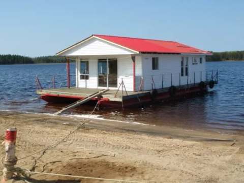 Bateau maison Pingouin – Chalets Gouin Chasse et Pêche