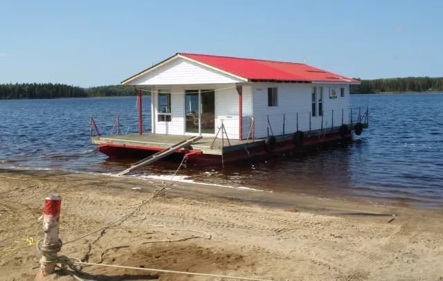 Bateau maison Millénaire – Chalets Gouin Chasse et Pêche