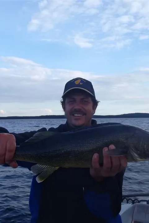 Fishing Walleye at Chalets Gouin Chasse et Pêche, Mauricie, Quebec — photo 2