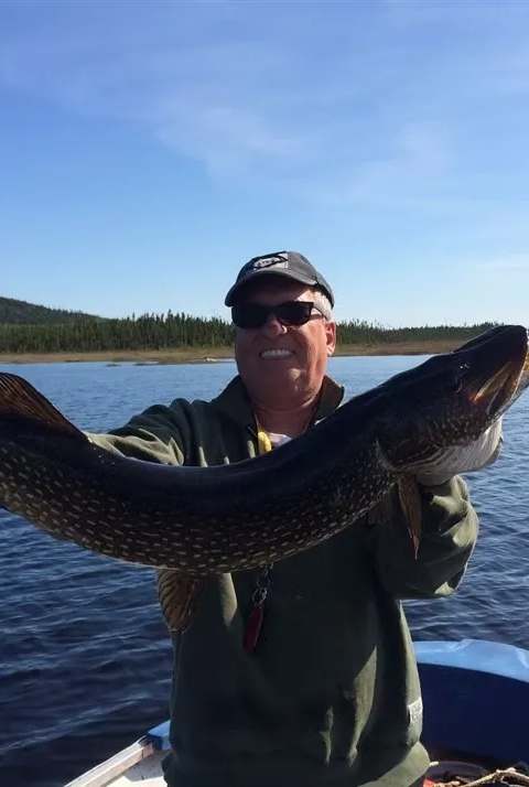 Fishing Northern pike at Chalets Gouin Chasse et Pêche, Mauricie, Quebec — photo 2