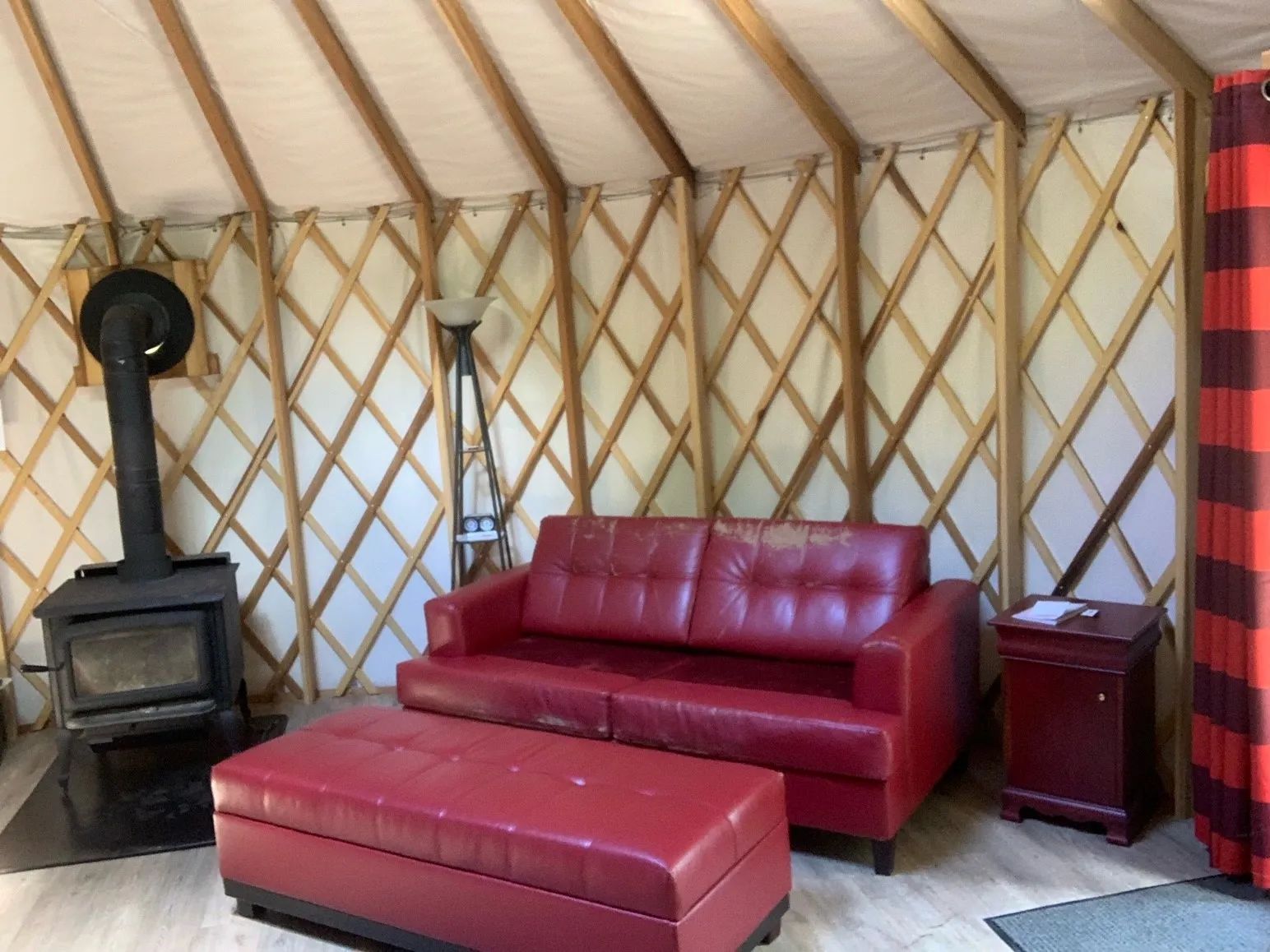 CALEB'S YURT – Chalets Rapide des Cèdres