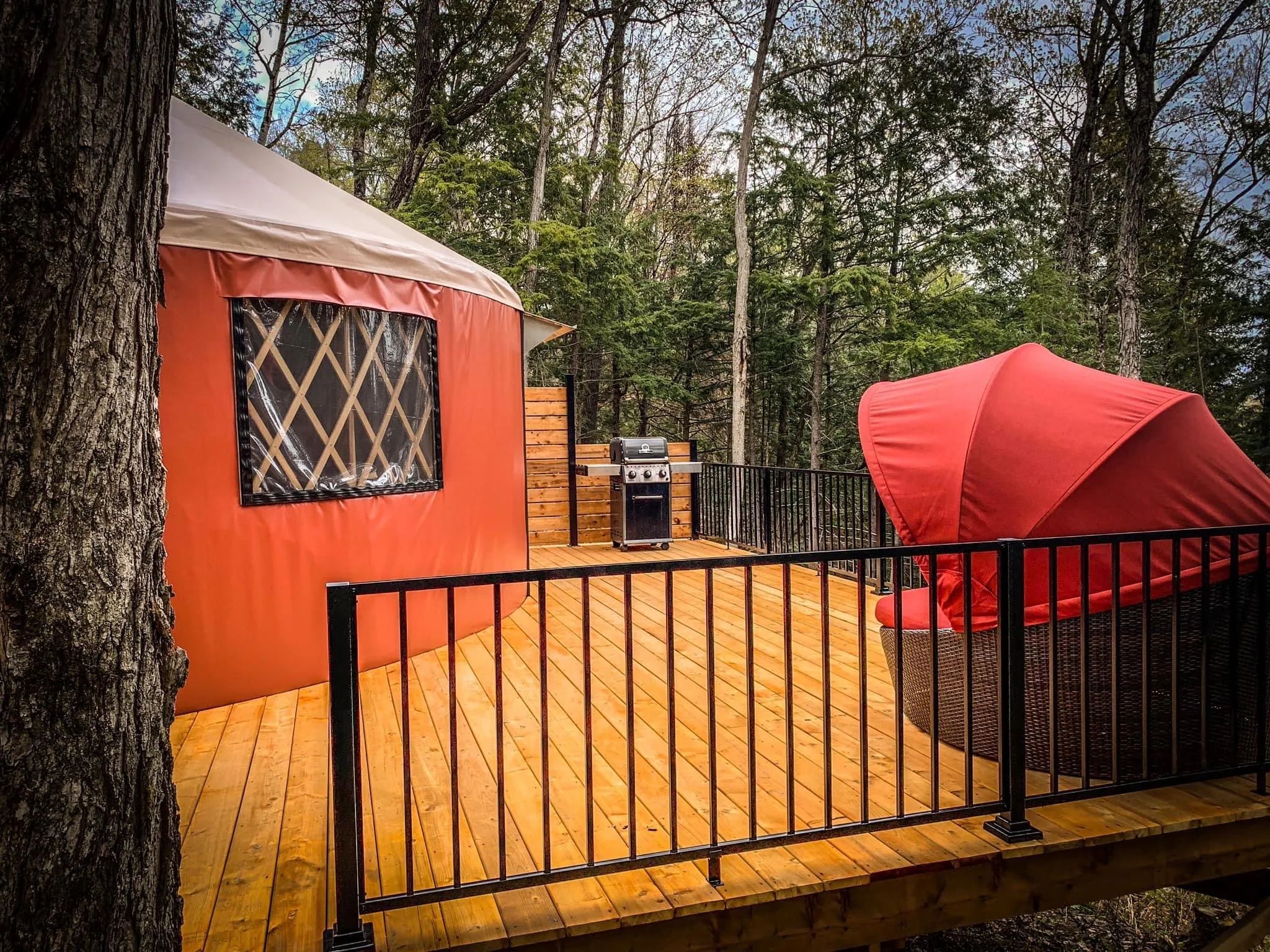 YOURTE À CALEB – Chalets Rapide des Cèdres
