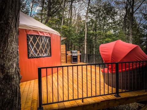 YOURTE À CALEB – Chalets Rapide des Cèdres