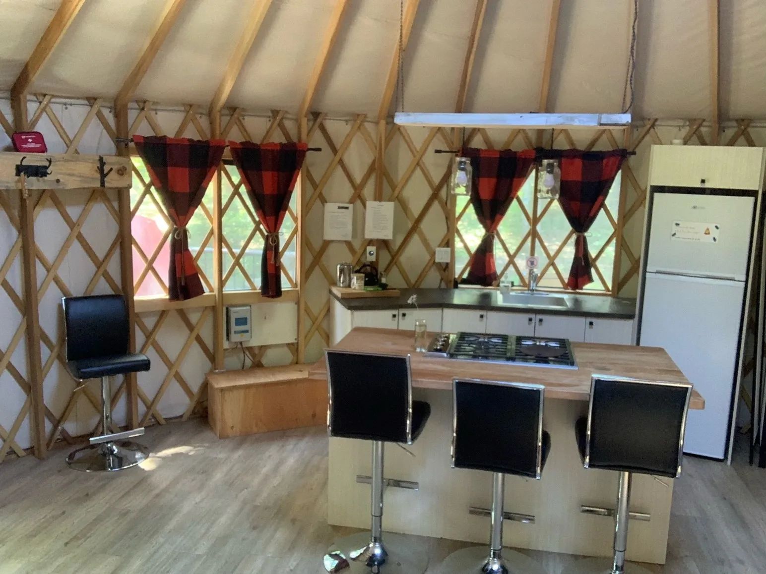 Cabin CALEB'S YURT — Chalets Rapide des Cèdres – Chalets Rapide des Cèdres