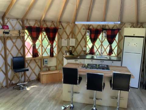 CALEB'S YURT – Chalets Rapide des Cèdres