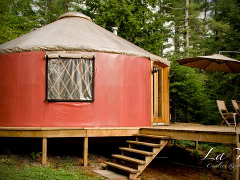 YOURTE AUX HUARDS – Chalets Rapide des Cèdres