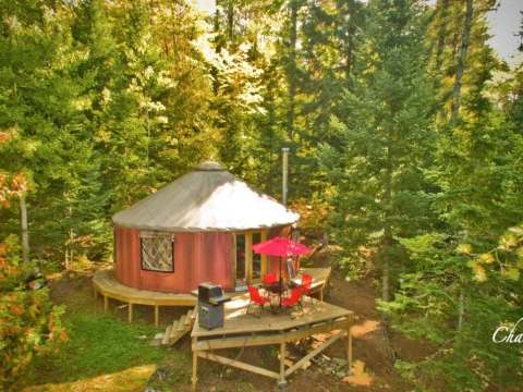 LOON YURT – Chalets Rapide des Cèdres