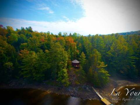 LOON YURT – Chalets Rapide des Cèdres