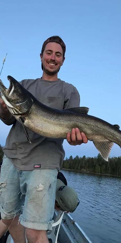Pêche Truite grise chez Chalets Rapide des Cèdres, Laurentides, Québec