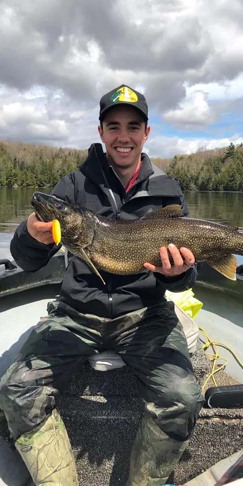 Pêche Truite grise chez Chalets Rapide des Cèdres, Laurentides, Québec — photo 3