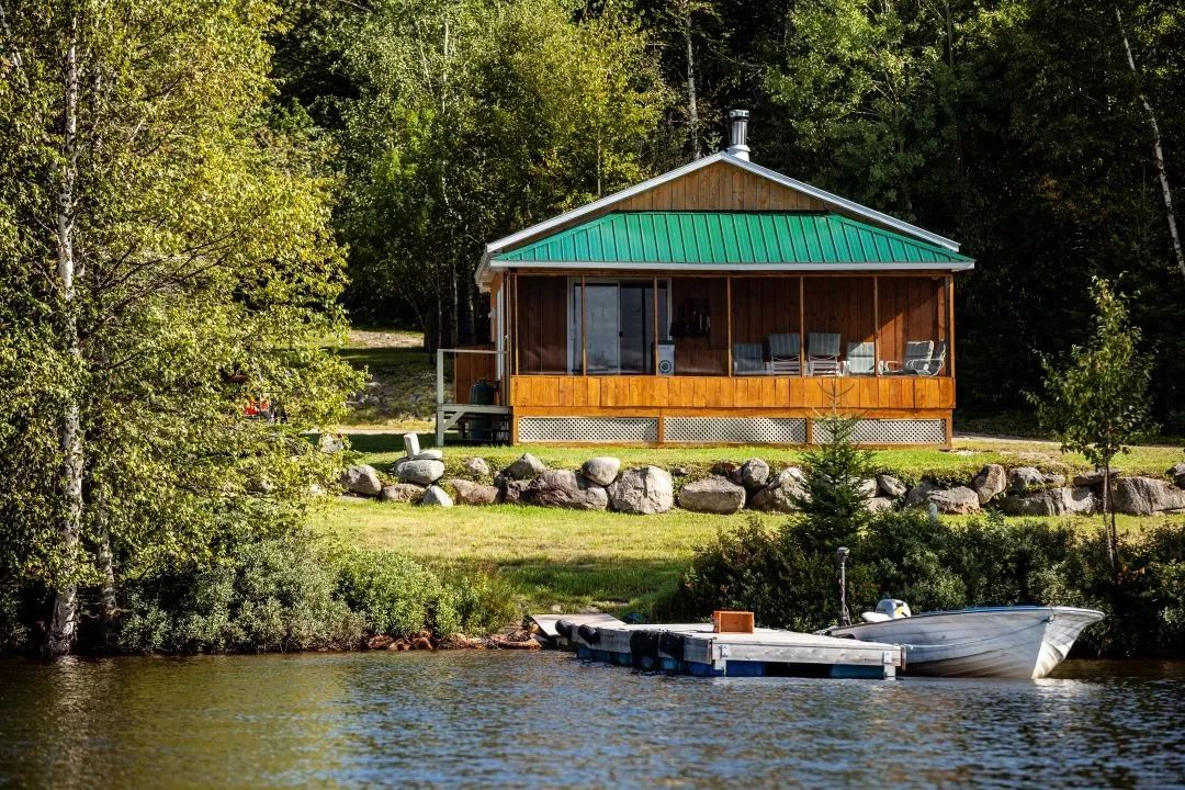 Cabin #8, Lake des Augustines – Club de chasse et pêche Stramond