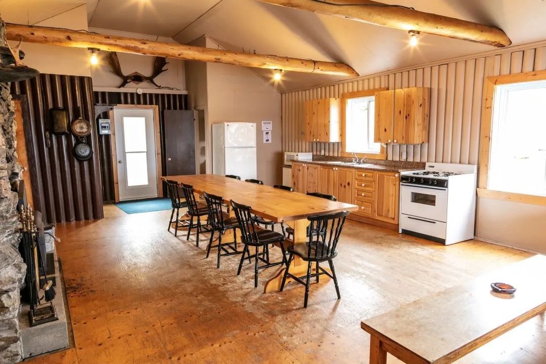 Chalet Lodge, Lac des Augustines — Club de chasse et pêche Stramond – Club de chasse et pêche Stramond