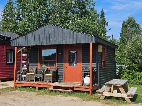 Chalet-2 L'Hirondelle – Pourvoirie du Grand Lac du Nord