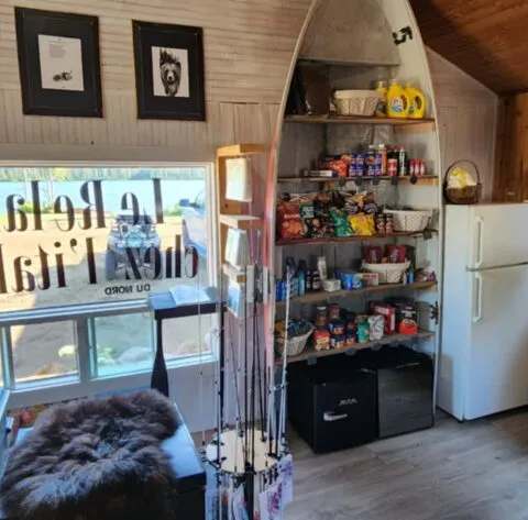 Intérieur de la réception chez Pourvoirie du Grand Lac du Nord, Côte-Nord, Québec