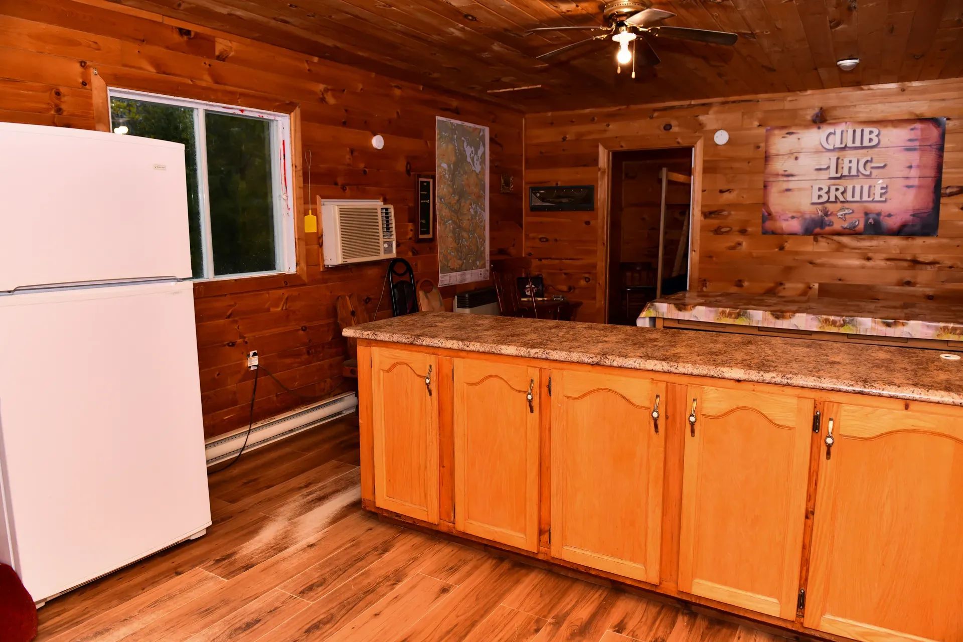 The fully equipped kitchen of the Bear Lodge cabin features a large central island and a refrigerator.