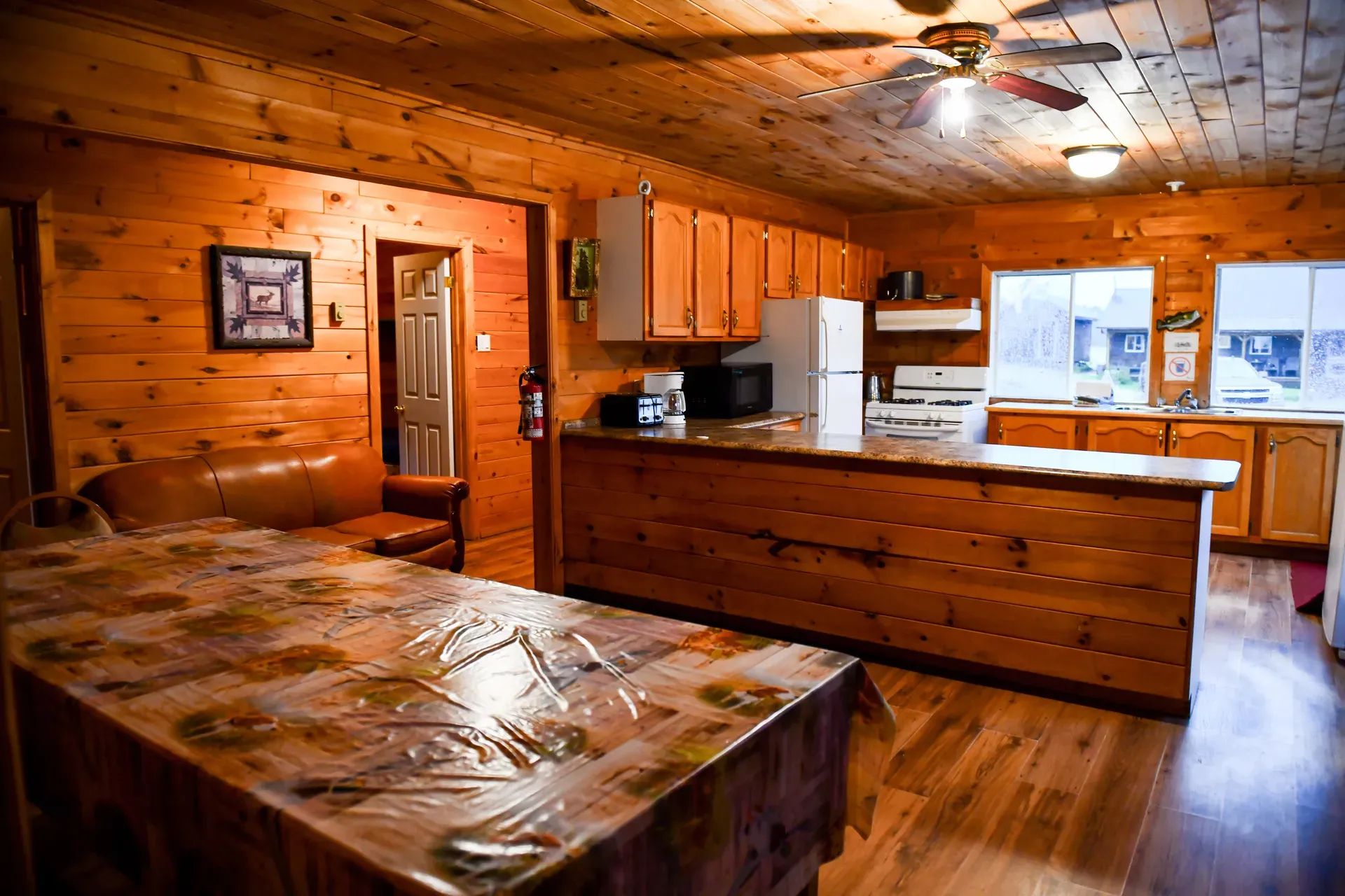 Cabin Bear Lodge — Club Lac Brûlé – Club Lac Brûlé