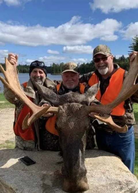 Chasse à l'orignal sur le territoire exclusif chez Club Lac Brûlé, Outaouais, Québec