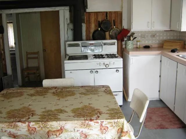 The cottage's functional kitchen includes a stove and a dining table.